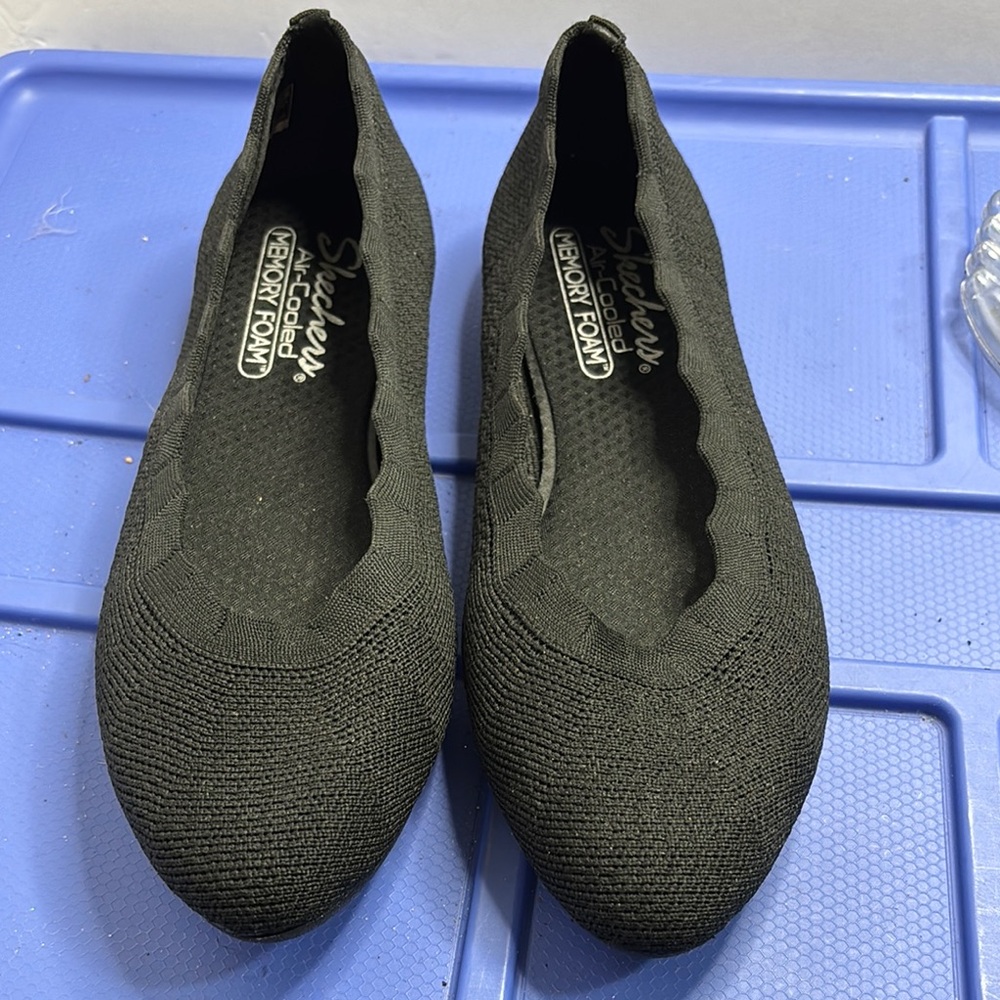 Skechers Black Knit Flats Sz 7 Excellent Condition